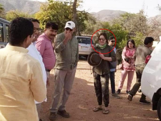 Sariska officials were doing safari to Sachin Tendulkar wife Anjali Tendulkar even after getting the news of the fire | Sariska Forest fire, Anjali Tendulkar : जंगलाला आग लागली अन अंजलीला वाघ बघायची हौस आली; डायरेक्टर करत बसला खातरदारी Sariska officials were doing safari to Sachin Tendulkar wife Anjali Tendulkar even after getting the news of the fire | Sariska Forest fire, Anjali Tendulkar : जंगलाला आग लागली अन अंजलीला वाघ बघायची हौस आली; डायरेक्टर करत बसला खातरदारी