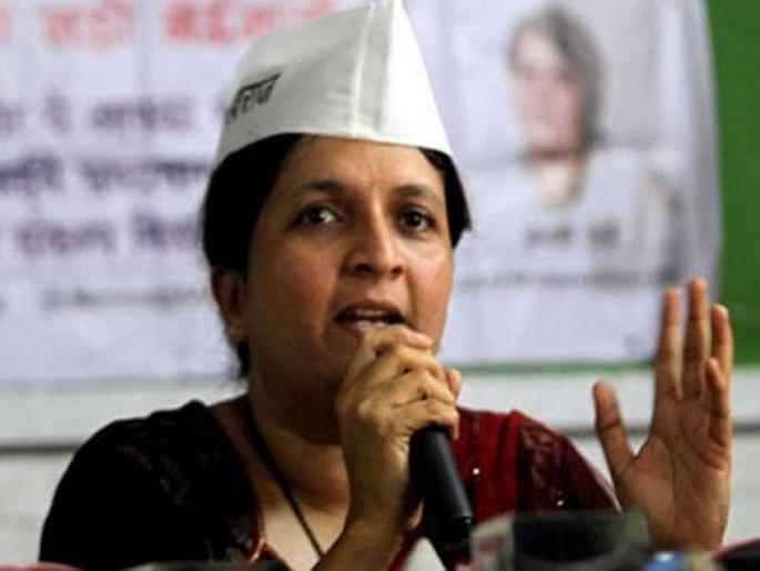 Devendra Fadnavis again CM, Anjali Damaniya says on television | ...अन् अनवधानानं अंजली दमानियांनी सांगून टाकलं पुढच्या CMचं नाव! Devendra Fadnavis again CM, Anjali Damaniya says on television | ...अन् अनवधानानं अंजली दमानियांनी सांगून टाकलं पुढच्या CMचं नाव!