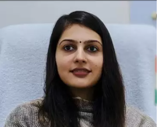 IAS Ankita Chaudhari Mother passed away during UPSC preparation still | अभिमानास्पद! UPSC ची तयारी सुरू असतानाच आईचं निधन पण 'ती' खचली नाही; जिद्दीने IAS झाली IAS Ankita Chaudhari Mother passed away during UPSC preparation still | अभिमानास्पद! UPSC ची तयारी सुरू असतानाच आईचं निधन पण 'ती' खचली नाही; जिद्दीने IAS झाली