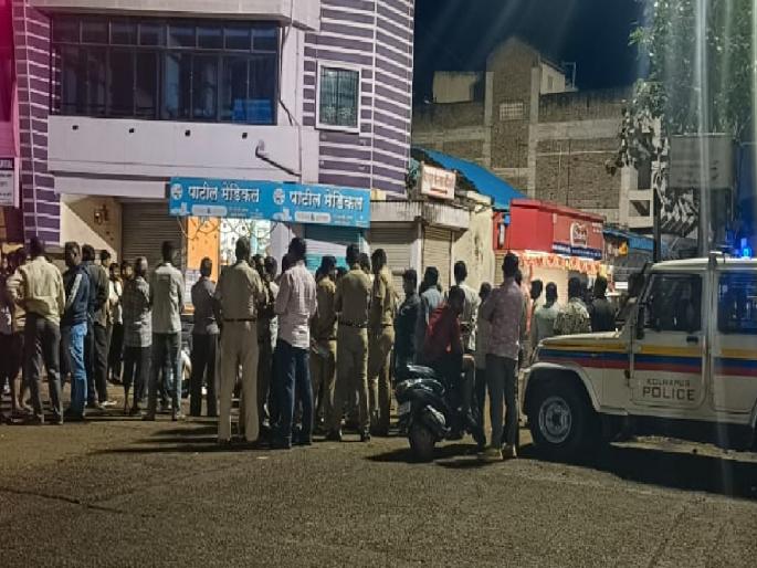 Controversy between sugarcane traffic control and factory supporters in Shirol kolhapur | Kolhapur: शिरोळमध्ये ऊस वाहतुकीवरून अंकुश-कारखाना समर्थकांत वादावादी, तणावपूर्ण परिस्थिती Controversy between sugarcane traffic control and factory supporters in Shirol kolhapur | Kolhapur: शिरोळमध्ये ऊस वाहतुकीवरून अंकुश-कारखाना समर्थकांत वादावादी, तणावपूर्ण परिस्थिती