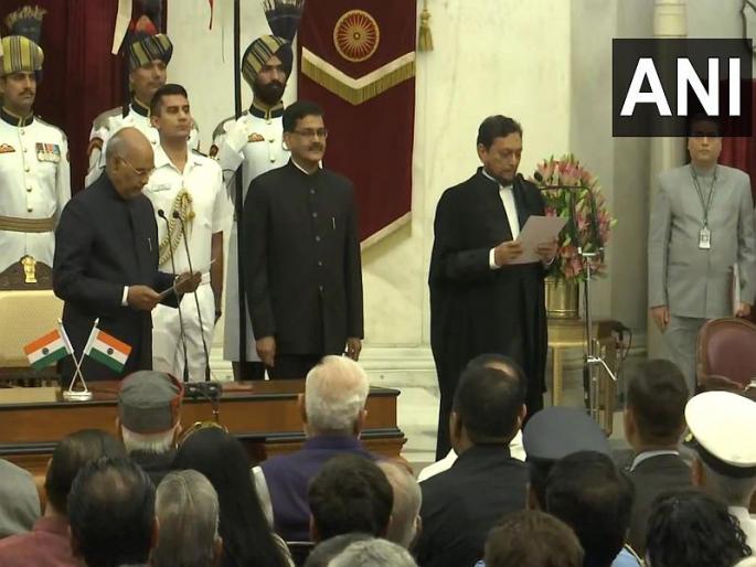 Justice Sharad Arvind Bobde sworn-in as the 47th Chief Justice of India. | मराठी माणसाला 'सर्वोच्च' स्थान, 'सरन्यायाधीश'पदी शरद बोबडे विराजमान Justice Sharad Arvind Bobde sworn-in as the 47th Chief Justice of India. | मराठी माणसाला 'सर्वोच्च' स्थान, 'सरन्यायाधीश'पदी शरद बोबडे विराजमान