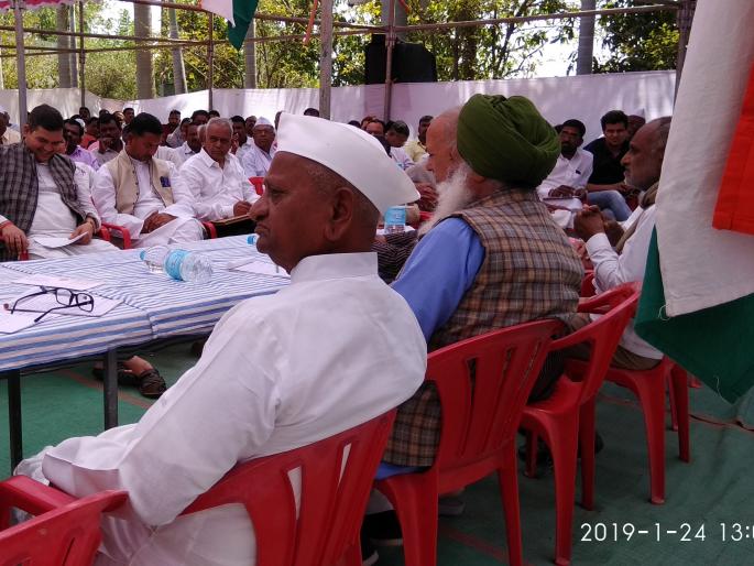 Workers' Camp in Ralegan to determine the direction of movement | आंदोलनाची दिशा ठरविण्यासाठी राळेगणमध्ये कार्यकर्ता शिबीर Workers' Camp in Ralegan to determine the direction of movement | आंदोलनाची दिशा ठरविण्यासाठी राळेगणमध्ये कार्यकर्ता शिबीर