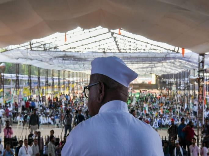 Anna Hazare Hunger Strike: Anna's hunger strike? Devendra Fadnavis to be admitted to Delhi | Anna Hazare Hunger Strike : अण्णांचे उपोषण सुटणार ? देवेंद्र फडणवीस दिल्लीत दाखल होणार