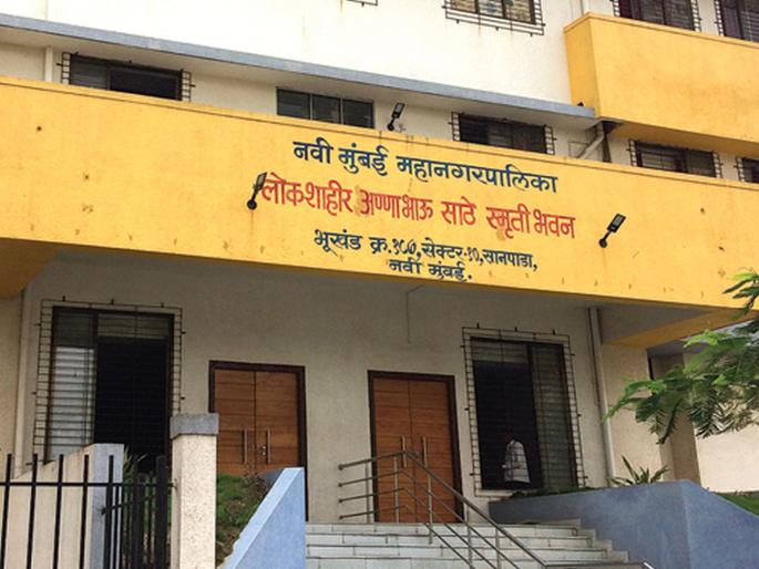 Annabhau Sathe inaugurated the building | अण्णाभाऊ साठे भवनचे उद्घाटन रखडले Annabhau Sathe inaugurated the building | अण्णाभाऊ साठे भवनचे उद्घाटन रखडले