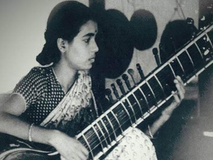 A different woman who wants to live with tone - life story of 'Annapurna Devi' | स्वरांसोबत जगू इच्छिणारी एक मुलखावेगळी स्त्री - 'अन्नपूर्णादेवी' A different woman who wants to live with tone - life story of 'Annapurna Devi' | स्वरांसोबत जगू इच्छिणारी एक मुलखावेगळी स्त्री - 'अन्नपूर्णादेवी'