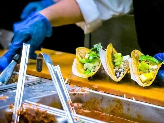 Hotel staff to teach food safety lessons Food and Drug Administration Decision | हॉटेल कर्मचारी गिरवणार अन्न सुरक्षेचे धडे; अन्न व औषध प्रशासनाचा निर्णय