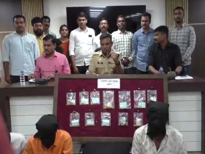 Gang stealing jewelery from women passengers on bus; Action by Nanded Local Crime Branch | बसमधील महिला प्रवाशांचे दागिने चोरणारी टोळी गजाआड; नांदेड स्थानिक गुन्हे शाखेची कारवाई Gang stealing jewelery from women passengers on bus; Action by Nanded Local Crime Branch | बसमधील महिला प्रवाशांचे दागिने चोरणारी टोळी गजाआड; नांदेड स्थानिक गुन्हे शाखेची कारवाई