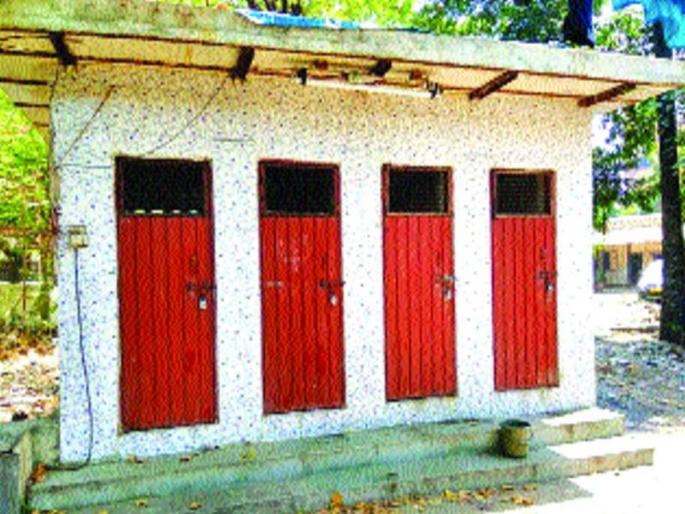 Due to the indifference of the Municipal Corporation, the funds of 4 crores for toilets went back | Ahmednagar: महापालिकेच्या उदासिनतेमुळे शौचालयांसाठी आलेला ४ कोटींचा निधी परत गेला Due to the indifference of the Municipal Corporation, the funds of 4 crores for toilets went back | Ahmednagar: महापालिकेच्या उदासिनतेमुळे शौचालयांसाठी आलेला ४ कोटींचा निधी परत गेला