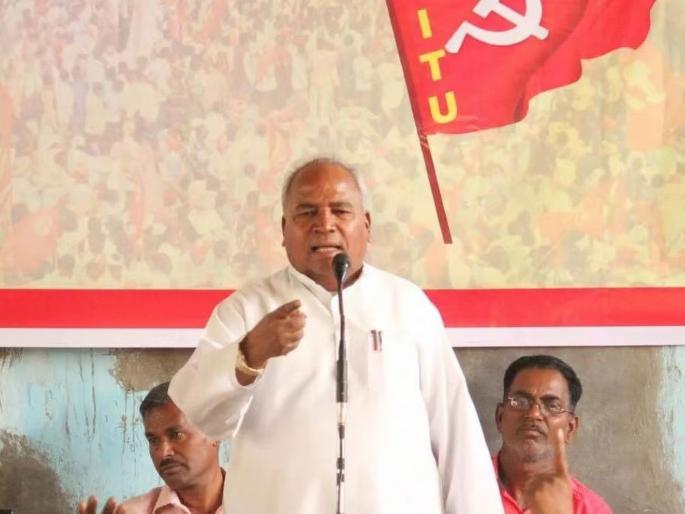 Lok Sabha Elections - Congress men came with lakhs of rupees, says Communist leader Narsayya Adam | निवडणुकीत काँग्रेसवाले लाखो रुपये घेऊन आले, परंतु...; नरसय्या आडम यांचं खळबळजनक विधान Lok Sabha Elections - Congress men came with lakhs of rupees, says Communist leader Narsayya Adam | निवडणुकीत काँग्रेसवाले लाखो रुपये घेऊन आले, परंतु...; नरसय्या आडम यांचं खळबळजनक विधान
