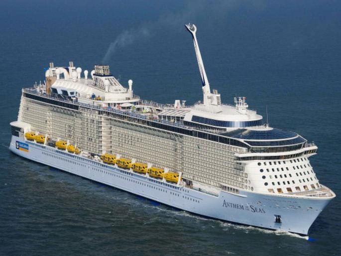 Arrival of three large ships at Mumbai port | मुंबई बंदरात तीन मोठ्या जहाजांचे आगमन Arrival of three large ships at Mumbai port | मुंबई बंदरात तीन मोठ्या जहाजांचे आगमन