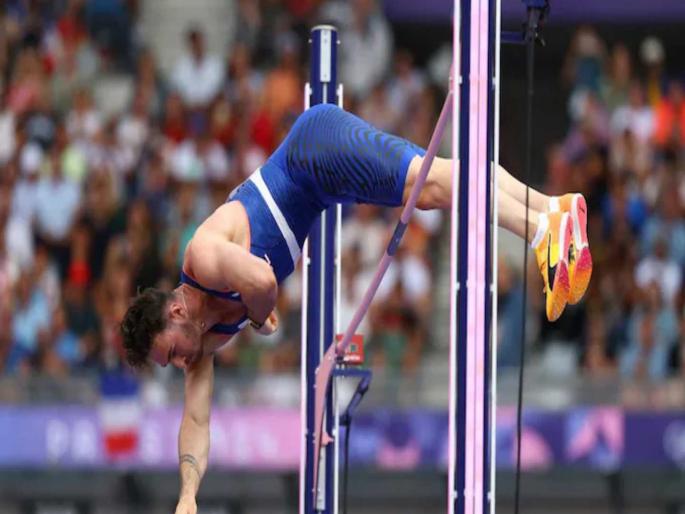 Paris Olympics 2024 French pole vaulter denied berth in final due to his body bulge video viral | VIDEO: खेळाडूनं शरीराच्या 'त्या' भागामुळे गमावलं ऑलिम्पिक मेडल; लोकांना शब्दच सुचेना Paris Olympics 2024 French pole vaulter denied berth in final due to his body bulge video viral | VIDEO: खेळाडूनं शरीराच्या 'त्या' भागामुळे गमावलं ऑलिम्पिक मेडल; लोकांना शब्दच सुचेना