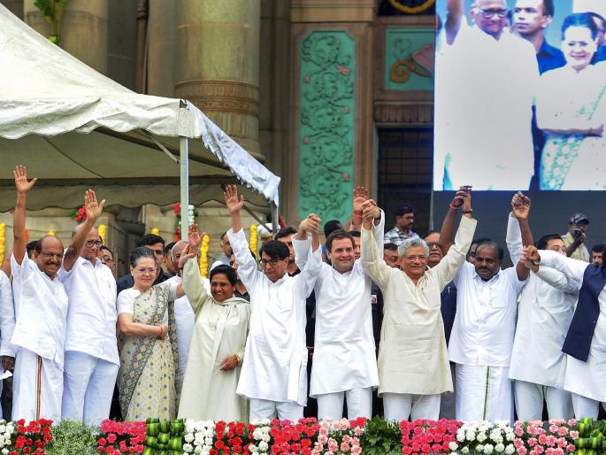 photo which can give modi shah sleepless nights | मोदी आणि शहांची झोप उडवू शकणारा हाच 'तो' फोटो...