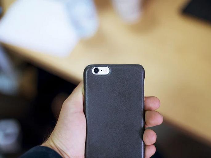 Scientist make antibacteria phone cover for disease | आजारांना मुळापासून नष्ट करणारं फोन कव्हर, जाणून घ्या काय आहे याची खासियत? Scientist make antibacteria phone cover for disease | आजारांना मुळापासून नष्ट करणारं फोन कव्हर, जाणून घ्या काय आहे याची खासियत?