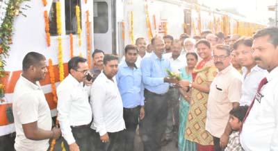 Welcome to the Antyoday Express at Nandurbar | अंत्योदय एक्सप्रेसचे नंदुरबारात स्वागत  Welcome to the Antyoday Express at Nandurbar | अंत्योदय एक्सप्रेसचे नंदुरबारात स्वागत