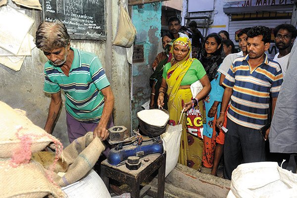 Attempts to extend the benefits of Antyodaya Yojana to persons with disabilities | दिव्यांग व्यक्तींपर्यंत अंत्योदय योजनेचे लाभ पोहोचविण्याचे प्रयत्न