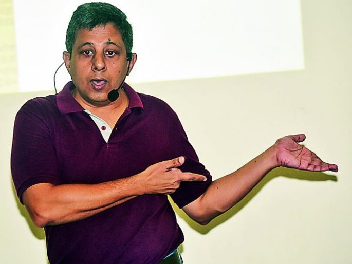 Why Subhash Chandra Bose is not recognized in US, Europe? The question of Anuj Dhar | सुभाषचंद्र बोस यांना अमेरिका, युरोपमध्ये मान्यता का नाही ? अनुज धर यांचा सवाल