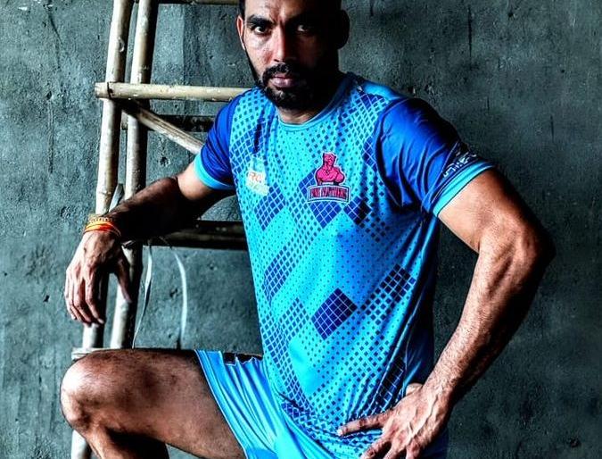 Captain Cool gets sudden retirement from Kabaddi | 'कॅप्टन कूल'ने घेतली कबड्डीमधून अचानक निवृत्ती Captain Cool gets sudden retirement from Kabaddi | 'कॅप्टन कूल'ने घेतली कबड्डीमधून अचानक निवृत्ती