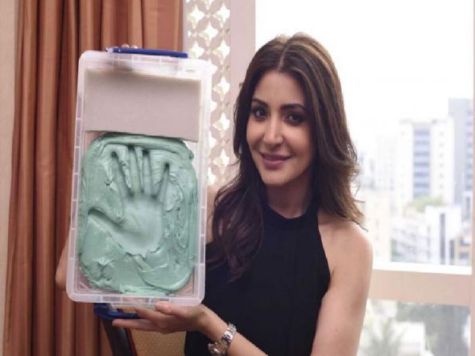 Virat's Anushka to be 'Bolki Doll'; Selfie to be accompanied by fans! | विराटची अनुष्का होणार 'बोलकी बाहुली'; चाहत्यांसोबत काढणार सेल्फी! Virat's Anushka to be 'Bolki Doll'; Selfie to be accompanied by fans! | विराटची अनुष्का होणार 'बोलकी बाहुली'; चाहत्यांसोबत काढणार सेल्फी!