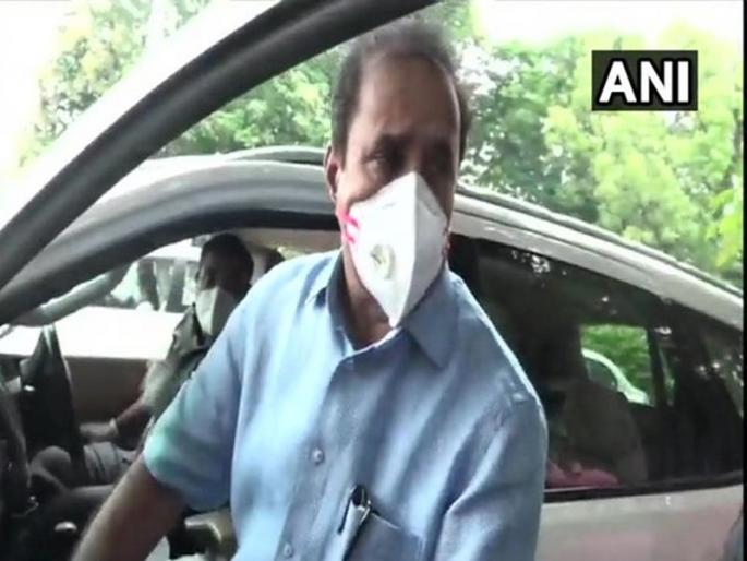 Home Minister Anil Deshmukh at 6 Janpath in Delhi, 'Waze Pe Charcha' with sharad Pawar | गृहमंत्री अनिल देशमुख दिल्लीत 6 जनपथला, पवारांसोबत 'वाझें पे चर्चा' Home Minister Anil Deshmukh at 6 Janpath in Delhi, 'Waze Pe Charcha' with sharad Pawar | गृहमंत्री अनिल देशमुख दिल्लीत 6 जनपथला, पवारांसोबत 'वाझें पे चर्चा'