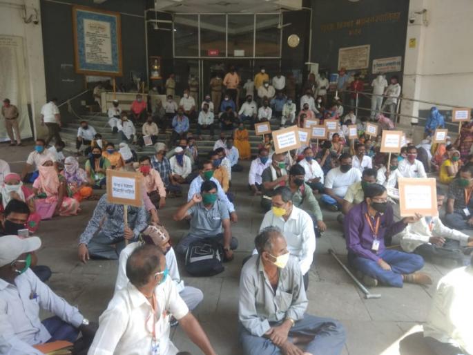 Who says no .. does not live without taking; Elgar of the divyang Association | कोण म्हणतंय देत नाही.. घेतल्याशिवाय राहत नाही; अपंग संघटनेचा एल्गार Who says no .. does not live without taking; Elgar of the divyang Association | कोण म्हणतंय देत नाही.. घेतल्याशिवाय राहत नाही; अपंग संघटनेचा एल्गार