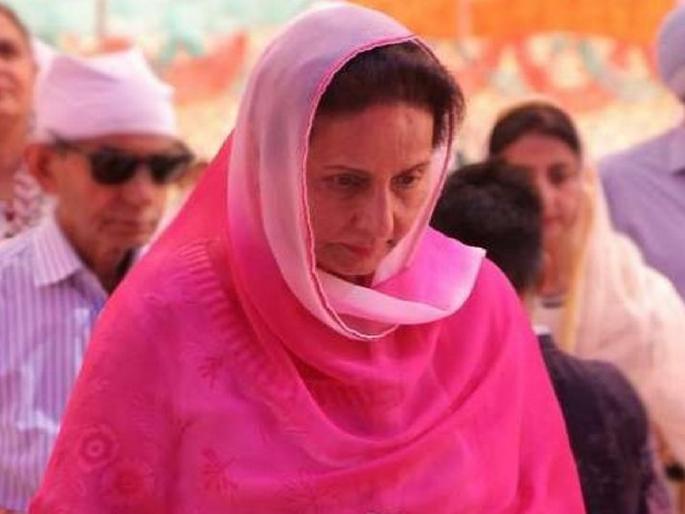 Punjab Election 2022: Congress MPs Parneet Kaur in BJP's program for Captain Amrinder Singh Campaign | Punjab Election 2022: काँग्रेसच्या खासदार भाजपच्या कार्यक्रमात; म्हणाल्या, माझ्यासाठी कुटुंब आधी, मग...  Punjab Election 2022: Congress MPs Parneet Kaur in BJP's program for Captain Amrinder Singh Campaign | Punjab Election 2022: काँग्रेसच्या खासदार भाजपच्या कार्यक्रमात; म्हणाल्या, माझ्यासाठी कुटुंब आधी, मग...