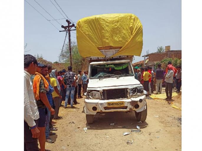 A five-year-old boy was crushed by a vehicle carrying tendu leaves in bhandara | पाच वर्षीय बालकाला तेंदूपत्ताच्या वाहनाने चिरडले; छोट्या सायकलने जात होता चॉकलेट आणण्यासाठी A five-year-old boy was crushed by a vehicle carrying tendu leaves in bhandara | पाच वर्षीय बालकाला तेंदूपत्ताच्या वाहनाने चिरडले; छोट्या सायकलने जात होता चॉकलेट आणण्यासाठी