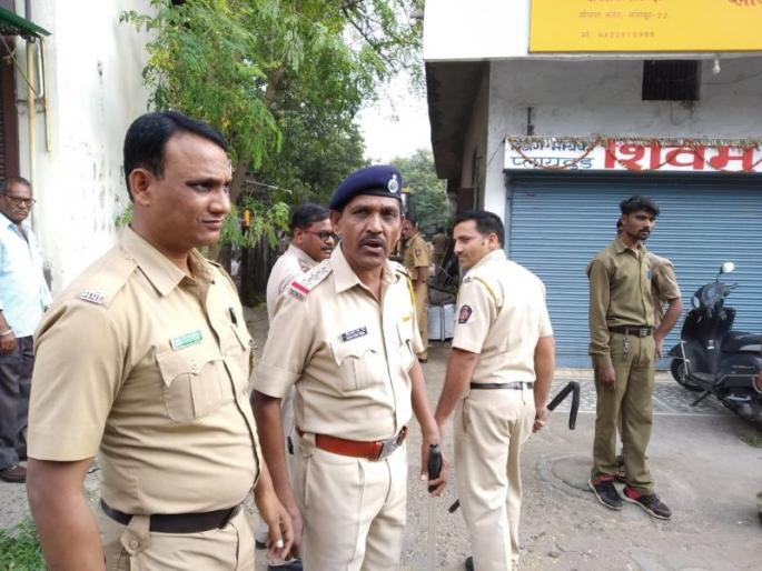 API's 'Majjav Tantra' in Nagpur encroachment | नागपुरातील अतिक्रमण कारवाईत ‘एपीआय’चे ‘मज्जावतंत्र’ API's 'Majjav Tantra' in Nagpur encroachment | नागपुरातील अतिक्रमण कारवाईत ‘एपीआय’चे ‘मज्जावतंत्र’