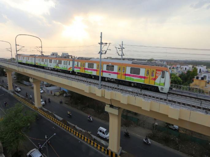 Nagpur Metro fares increased, revenue and passengers decreased | मेट्रोचे प्रवासभाडे वाढले, महसूल अन् प्रवासी घटले; अधिकारी म्हणतात... Nagpur Metro fares increased, revenue and passengers decreased | मेट्रोचे प्रवासभाडे वाढले, महसूल अन् प्रवासी घटले; अधिकारी म्हणतात...