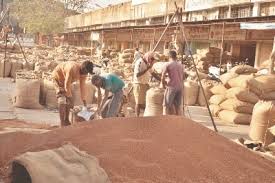 The transactions of the market committees will come to a standstill | बाजार समित्यांचे व्यवहार हाेणार ठप्प