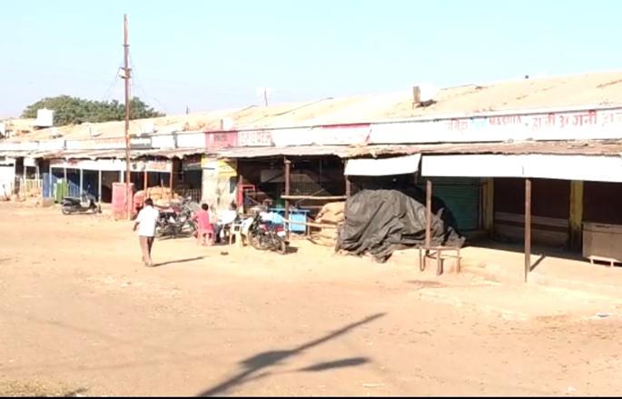 Impact of Bharat Bandh in Solapur; Get updates on the situation in Solapur city and district | भारत बंदचा सोलापुरात परिणाम; जाणून घ्या सोलापूर शहर अन् जिल्ह्यातील परिस्थितीबाबतचे अपडेट Impact of Bharat Bandh in Solapur; Get updates on the situation in Solapur city and district | भारत बंदचा सोलापुरात परिणाम; जाणून घ्या सोलापूर शहर अन् जिल्ह्यातील परिस्थितीबाबतचे अपडेट