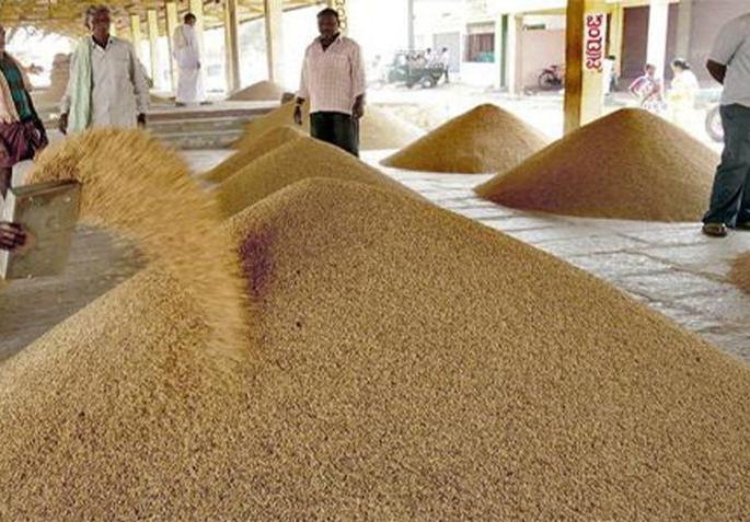 Momentum high; In fact, the price of soybean is five and a half to seven thousand! | मुहूर्ताला उच्चांक; प्रत्यक्षात सोयाबीनला साडेपाच ते सात हजारांचा भाव! Momentum high; In fact, the price of soybean is five and a half to seven thousand! | मुहूर्ताला उच्चांक; प्रत्यक्षात सोयाबीनला साडेपाच ते सात हजारांचा भाव!