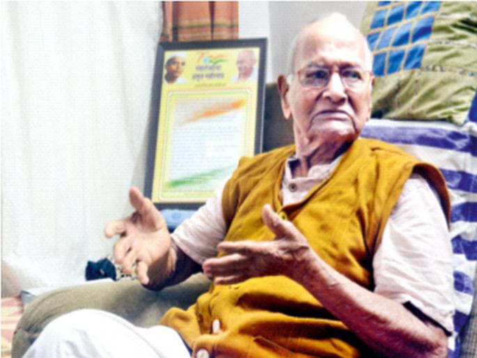 Dutta aka Appa Gandhi: Jump into the deluge of 'Savitri' to hoist the tricolor on the British Treasury! | दत्ता ऊर्फ अप्पा गांधी: ब्रिटिश ट्रेझरीवर तिरंगा फडविण्यासाठी ‘सावित्री’च्या महापुरात उडी ! Dutta aka Appa Gandhi: Jump into the deluge of 'Savitri' to hoist the tricolor on the British Treasury! | दत्ता ऊर्फ अप्पा गांधी: ब्रिटिश ट्रेझरीवर तिरंगा फडविण्यासाठी ‘सावित्री’च्या महापुरात उडी !