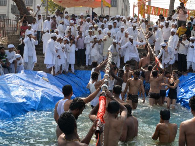 Homewall Celebration in the 'Har Har Bha Harah', Big presence of devotees in Solapur, Nandvand Watches procession | ‘हर्र बोला हर्र’ च्या गजरात होमविधी सोहळा, सोलापूरात भाविकांची मोठी उपस्थिती, नंदीध्वजांची देखणी मिरवणूक Homewall Celebration in the 'Har Har Bha Harah', Big presence of devotees in Solapur, Nandvand Watches procession | ‘हर्र बोला हर्र’ च्या गजरात होमविधी सोहळा, सोलापूरात भाविकांची मोठी उपस्थिती, नंदीध्वजांची देखणी मिरवणूक