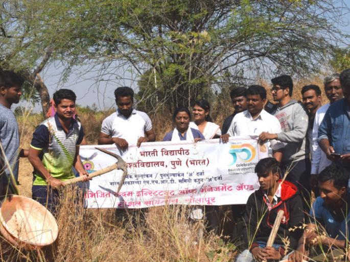 Small Bundle Raises Message of Water Blocking, Transformational Charter in Shinggaon: NSS is successful by students of Bharti Vidyapeeth Society! | लघु बंधारा उभारून दिला पाणी अडविण्याचा संदेश, शिंगडगावमध्ये परिवर्तनाचे वारे : भारती विद्यापीठ समाजकार्यच्या विद्यार्थ्यांकडून एनएसएस यशस्वी ! Small Bundle Raises Message of Water Blocking, Transformational Charter in Shinggaon: NSS is successful by students of Bharti Vidyapeeth Society! | लघु बंधारा उभारून दिला पाणी अडविण्याचा संदेश, शिंगडगावमध्ये परिवर्तनाचे वारे : भारती विद्यापीठ समाजकार्यच्या विद्यार्थ्यांकडून एनएसएस यशस्वी !