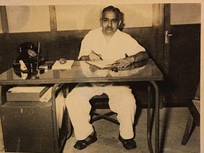 Vengurla to Mumbai via Karachi Life Journey of Marathi businessman | वेंगुर्ला ते मुंबई व्हाया कराची; फिनिक्सभरारी एका मराठी उद्योजकाची Vengurla to Mumbai via Karachi Life Journey of Marathi businessman | वेंगुर्ला ते मुंबई व्हाया कराची; फिनिक्सभरारी एका मराठी उद्योजकाची