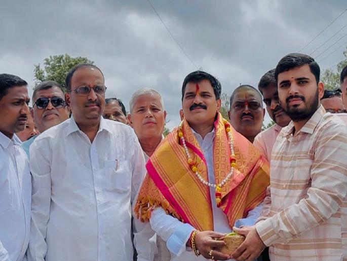 BJP MLA Shivajirao Patil and Congress leader Appi Patil are likely to come together for Chandgad Zilla Parishad and Panchayat Samiti elections | Kolhapur: शिवाजीराव पाटील, अप्पी पाटील एकत्र येणार ?; महागाव येथे बंद खोलीत भेट, सकारात्मक चर्चा