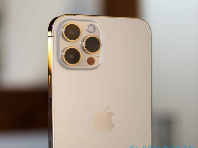 why is the camera on the left side of the mobile phone very interesting reason behind | मोबाईलच्या डाव्या बाजूलाच का असतो कॅमेरा?; जाणून घ्या, यामागचं खास कारण why is the camera on the left side of the mobile phone very interesting reason behind | मोबाईलच्या डाव्या बाजूलाच का असतो कॅमेरा?; जाणून घ्या, यामागचं खास कारण