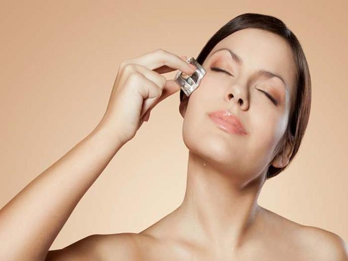 Summer skin care problem of skin tanning will remove with the use of ice | बर्फाचा एक तुकडा दूर करू शकतो उन्हाळ्यातील स्कीन टॅनिंगची समस्या Summer skin care problem of skin tanning will remove with the use of ice | बर्फाचा एक तुकडा दूर करू शकतो उन्हाळ्यातील स्कीन टॅनिंगची समस्या
