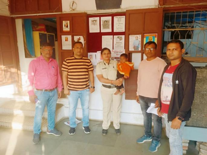 one and half year old girl abandoned by her father found in sindhi village, Admitted to Shradhanand Orphanage | क्रूर बापाने बेवारस सोडलेली ‘ती’ चिमुकली अखेर गवसली one and half year old girl abandoned by her father found in sindhi village, Admitted to Shradhanand Orphanage | क्रूर बापाने बेवारस सोडलेली ‘ती’ चिमुकली अखेर गवसली