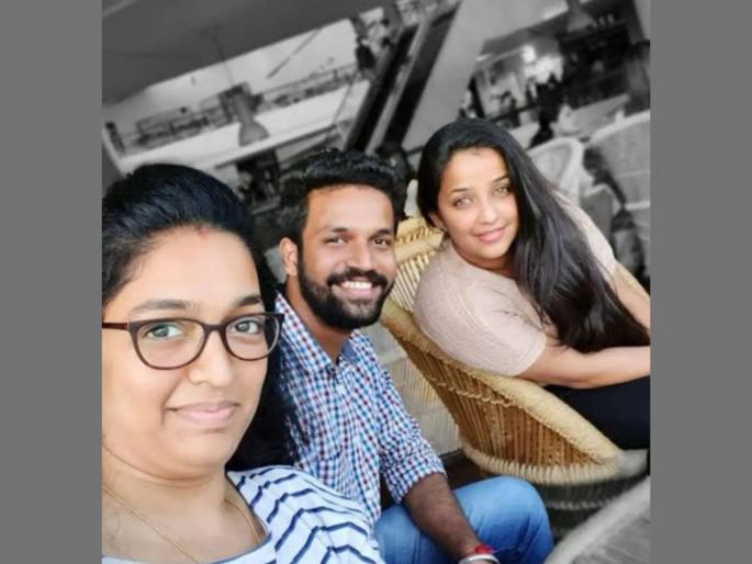 'My world is getting messed up, even elder sister after brother...'; Apoorva Nemalekar's Emotional Saad | 'माझं जग उद्धवस्त होतंय, भावानंतर मोठी बहीणसुद्धा...'; अपूर्वा नेमळेकरची भावनिक साद 'My world is getting messed up, even elder sister after brother...'; Apoorva Nemalekar's Emotional Saad | 'माझं जग उद्धवस्त होतंय, भावानंतर मोठी बहीणसुद्धा...'; अपूर्वा नेमळेकरची भावनिक साद