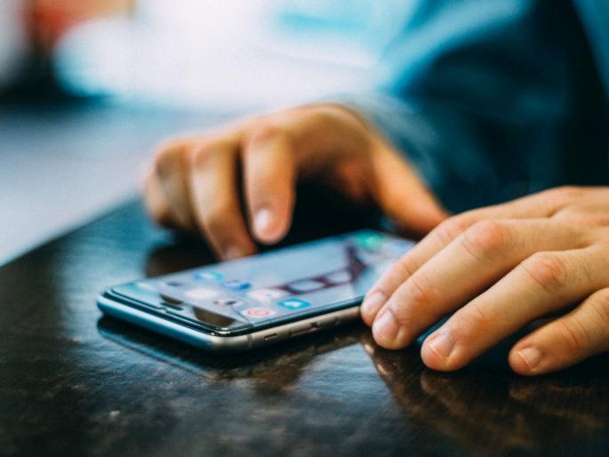 Centre blocks 14 mobile apps used by terrorists in Pakistan to send coded texts in J-K | केंद्र सरकारने 14 मेसेंजर अॅप्सवर घातली बंदी, दहशतवादी पाकमधून मेसेज पाठवण्यासाठी करत होते वापर! Centre blocks 14 mobile apps used by terrorists in Pakistan to send coded texts in J-K | केंद्र सरकारने 14 मेसेंजर अॅप्सवर घातली बंदी, दहशतवादी पाकमधून मेसेज पाठवण्यासाठी करत होते वापर!