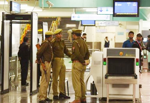 Two unmanned bicycles found at Solapur railway station | सोलापूर रेल्वे स्थानकावर आढळल्या २०७ बेवारस दुचाकी Two unmanned bicycles found at Solapur railway station | सोलापूर रेल्वे स्थानकावर आढळल्या २०७ बेवारस दुचाकी