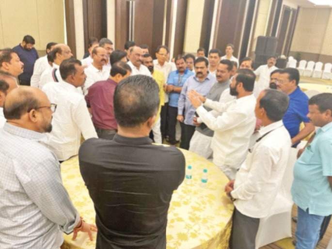 Prakash Abitkar says no fight between mlas of eknath shinde in Guwahati hotel | Prakash Abitkar : गुवाहाटीच्या हॉटेलमध्ये बंडखोर आमदारांमध्ये खरंच मारामारी झाली का?; प्रकाश आबिटकर म्हणतात... Prakash Abitkar says no fight between mlas of eknath shinde in Guwahati hotel | Prakash Abitkar : गुवाहाटीच्या हॉटेलमध्ये बंडखोर आमदारांमध्ये खरंच मारामारी झाली का?; प्रकाश आबिटकर म्हणतात...