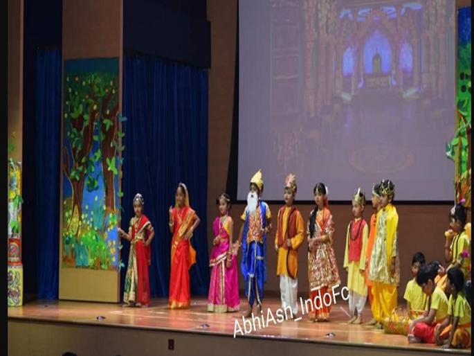 Aaradhya Bachchan and Azad Rao Khan look adorable as they turn Ram-Sita for Dusshera Assembly at school | शालेय कार्यक्रमात हे स्टार किड झळकले राम-सीतेच्या भूमिकेत Aaradhya Bachchan and Azad Rao Khan look adorable as they turn Ram-Sita for Dusshera Assembly at school | शालेय कार्यक्रमात हे स्टार किड झळकले राम-सीतेच्या भूमिकेत