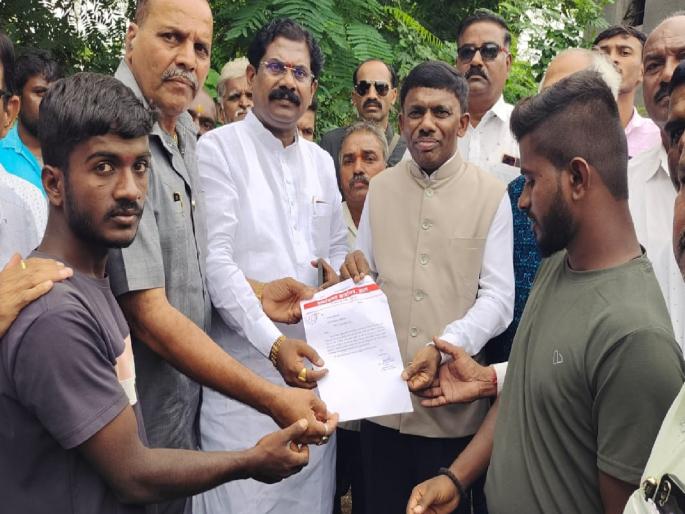 Om and Shiva from Arag in Sangli district Dr. Ramesh Tavadkar Speaker of Goa Legislative Assembly will build the house | Sangli: गोवा विधानसभेच्या अध्यक्षांमुळे आरग येथील ओम, शिवाच्या डोक्यावर छत Om and Shiva from Arag in Sangli district Dr. Ramesh Tavadkar Speaker of Goa Legislative Assembly will build the house | Sangli: गोवा विधानसभेच्या अध्यक्षांमुळे आरग येथील ओम, शिवाच्या डोक्यावर छत