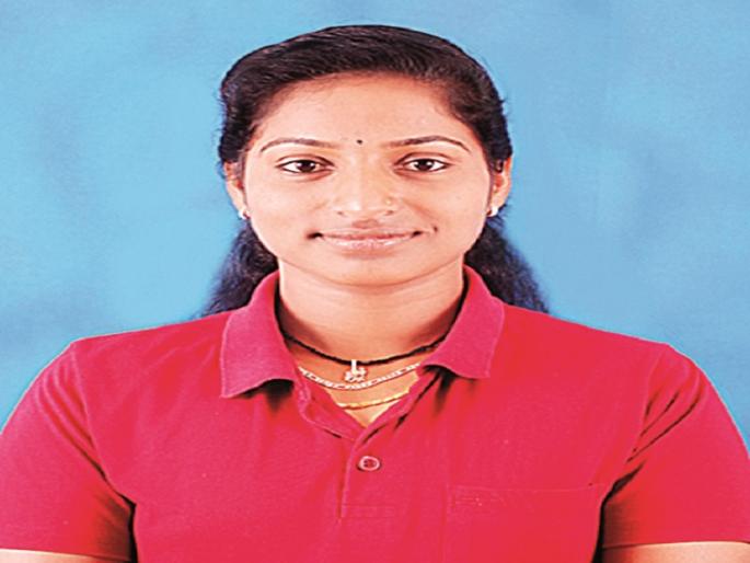 The accompanying pedestrian overlooking the inaccessible peaks | दुर्गम शिखरे पादाक्रांत करणारी सह्याद्रीकन्या The accompanying pedestrian overlooking the inaccessible peaks | दुर्गम शिखरे पादाक्रांत करणारी सह्याद्रीकन्या