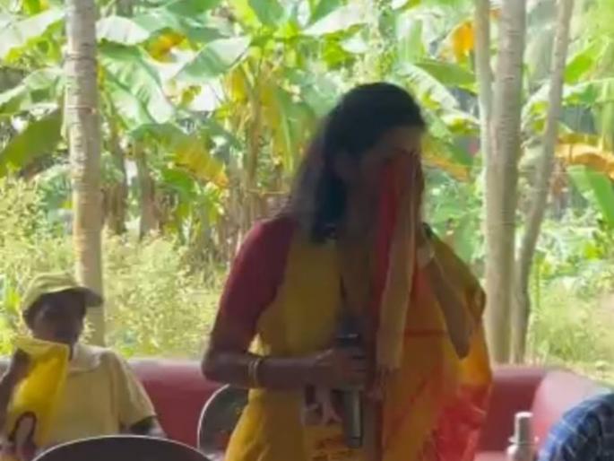 Maharashtra Assembly Election 2024: Villagers gave courage to Asru Anawar, Archana Ghare-Parab during the campaign saying that he did not give candidature to the independent candidate.  | "आठ वर्षे तयारी तरी उमेदवारी नाकारली", अपक्ष उमेदवार अर्चना घारे परब यांना अश्रू अनावर, ग्रामस्थांनी दिला धीर Maharashtra Assembly Election 2024: Villagers gave courage to Asru Anawar, Archana Ghare-Parab during the campaign saying that he did not give candidature to the independent candidate.  | "आठ वर्षे तयारी तरी उमेदवारी नाकारली", अपक्ष उमेदवार अर्चना घारे परब यांना अश्रू अनावर, ग्रामस्थांनी दिला धीर