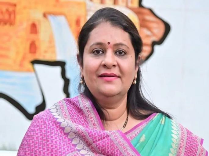 Archana Patil has three and a half kilos of gold; Borrowed 63 lakh rupees from husband, father-in-law... | अर्चना पाटील यांच्याकडे साडेतीन किलो सोने; पती, सासऱ्यांकडून घेतले ६३ लाख रुपये उसने... Archana Patil has three and a half kilos of gold; Borrowed 63 lakh rupees from husband, father-in-law... | अर्चना पाटील यांच्याकडे साडेतीन किलो सोने; पती, सासऱ्यांकडून घेतले ६३ लाख रुपये उसने...
