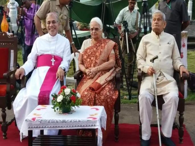 Archbishop avoided mention of Manohar Parrikar's health in his speech | आर्चबिशपांनी भाषणात मनोहर पर्रीकरांच्या आरोग्याचा उल्लेख टाळला Archbishop avoided mention of Manohar Parrikar's health in his speech | आर्चबिशपांनी भाषणात मनोहर पर्रीकरांच्या आरोग्याचा उल्लेख टाळला