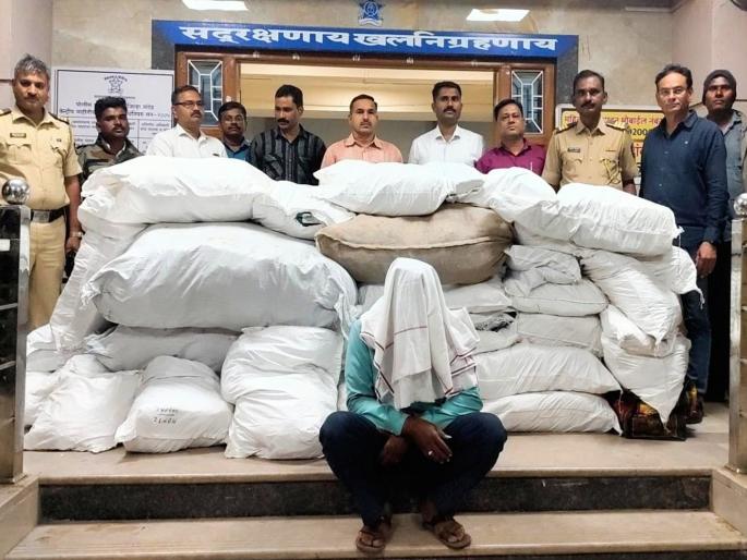 Gutkha taken from Mudkhed stored in a house in Ardhapura; Two booked for crime | मुदखेडमधून घेतलेला गुटखा अर्धापुरातील एका घरात साठवला; दोघांवर गुन्हा Gutkha taken from Mudkhed stored in a house in Ardhapura; Two booked for crime | मुदखेडमधून घेतलेला गुटखा अर्धापुरातील एका घरात साठवला; दोघांवर गुन्हा